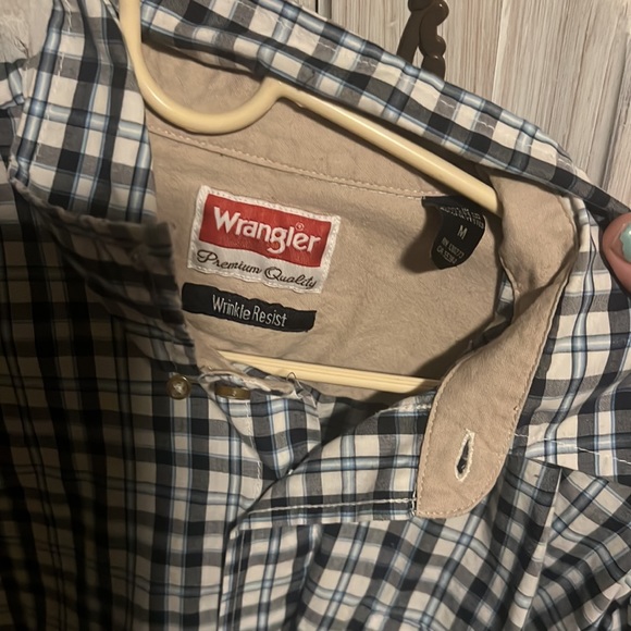 Too small for husband. Size M. - Picture 2 of 3